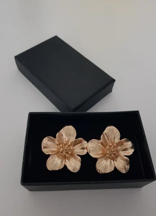 Boucles d’oreilles fleurs dorées neuves en acier inoxydable, condition: New with tags, €5.00, €5.95 includes Buyer Protection