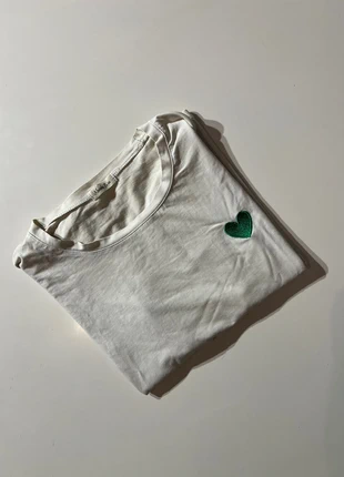 Teeshirt col rond blanc cœur vert brodé y2k, marque: Noemié & Co., état: Bon état, taille: M / 38 / 10, 3,00 €, 3,85 € Protection acheteurs incluse