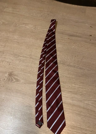 Cravate bordeaux rayé 100% soie, marque: Vintage Dressing, état: Très bon état, 10,00 €, 11,20 € Protection acheteurs incluse