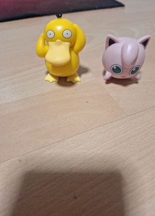 Pokemonfigur gross, merk: Pokémon, staat: Heel goed, maat: 6 jaar / 116 cm, € 6,00, € 7,00 inclusief Kopersbescherming
