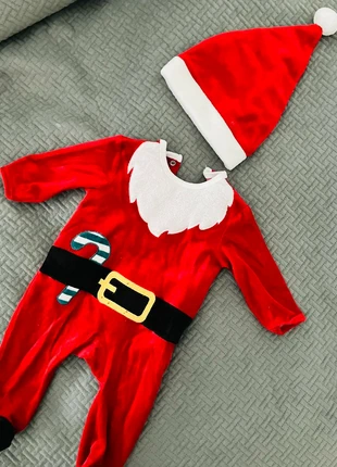 🎅 Combinaison de Noël bébé + bonnet, brand: Kiabi, condizioni: Ottime, taglia: 6-9 mesi / 68 cm, €8.00, €9.10 include la Protezione acquisti