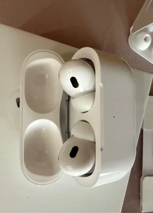 AirPods Pro 2eme générations, marque: Apple, état: Neuf avec étiquette, 85,00 €, 89,95 € Protection acheteurs incluse