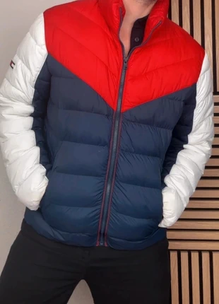 Doudoune Tommy Jeans tricolore M, merk: Tommy Hilfiger, staat: Heel goed, maat: M, € 72,00, € 76,30 inclusief Kopersbescherming