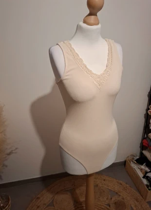Body crème avec dentelle - Cache Cache - T.XS (34), marke: Cache Cache, zustand: Sehr gut, größe: XS / 34 / 6, 5,00 €, 5,95 € beinhaltet Vinted-Käuferschutz Pro