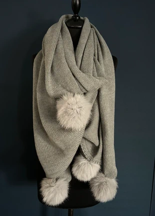 Écharpe grise de la marque Léa Clément, brand: Léa Clément, condizioni: Nuovo con cartellino, €49.00, €52.15 include la Protezione acquisti