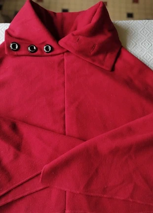 Cape rouge ultra-chaude. Taille unique, staat: Heel goed, maat: Universele maat, € 5,00, € 5,95 inclusief Kopersbescherming