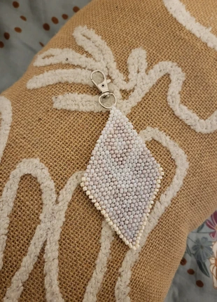 Porte-clés fait main en perles – motif géométrique, merk: Fait Main, staat: Goed, € 2,00, € 2,80 inclusief Kopersbescherming