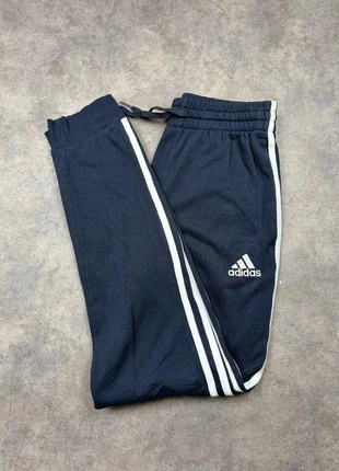 Jogging Adidas | Taille S | Couleur Marine, bleu, marke: adidas, zustand: Sehr gut, größe: S, 18,99 €, 20,64 € beinhaltet Vinted-Käuferschutz Pro