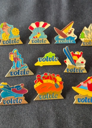 Lot pin's Volvic Signé, marque: Rare, état: Bon état, 6,00 €, 7,00 € Protection acheteurs incluse