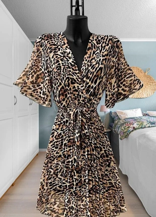 Robe plissée léopard, brand: Boutique Parisienne, condition: Very good, size: M / 38 / 10, €33.00, €35.35 includes Buyer Protection Pro