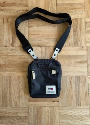 Sac à bandoulière / sacoche noir Tommy Hilfiger, marca: Tommy Hilfiger, estado: Bom, €10.00, €11.20 inclui Proteção do Comprador