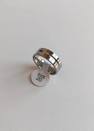 Anillo plateado de acero, brand: Local, condizioni: Nuovo con cartellino, taglia: 18,5 mm Ø / 19,5, €2.50, €3.33 include la Protezione acquisti