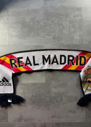 Écharpe Real Madrid Adidas vintage 2014 y2k Benzema Ronaldo Ramos blanc et noir, marque: adidas, état: Neuf sans étiquette, 9,00 €, 10,15 € Protection acheteurs incluse