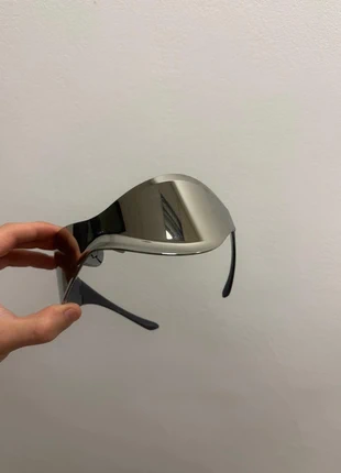 💯New Futuristic Titanium Color Y2K Frame Sunglasses, marke: Vintage Dressing, zustand: Sehr gut, 14,99 €, 16,44 € inklusive Vinted-Käuferschutz