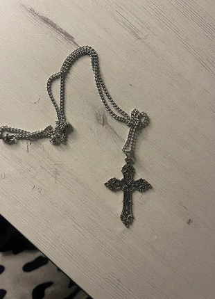 collar cruz gótica 🖤, marque: Dolls Kill, état: Neuf sans étiquette, 9,50 €, 10,68 € Protection acheteurs incluse