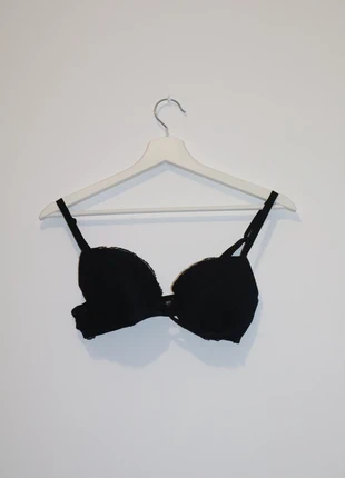 Soutien-gorge noir en dentelle H&M – Taille 85C, marque: H&M, état: Très bon état, taille: 85C, 4,00 €, 4,90 € Protection acheteurs incluse
