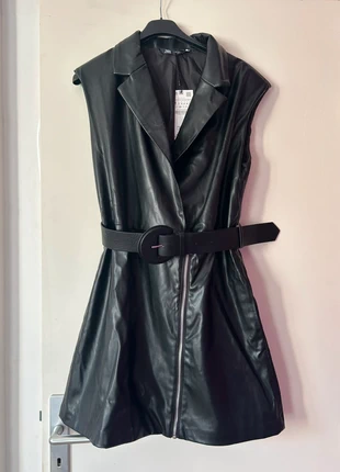 Petite robe similicuir Zara, merk: Zara, staat: Nieuw met prijskaartje, maat: M / 38 / 10, € 23,00, € 24,85 inclusief Kopersbescherming