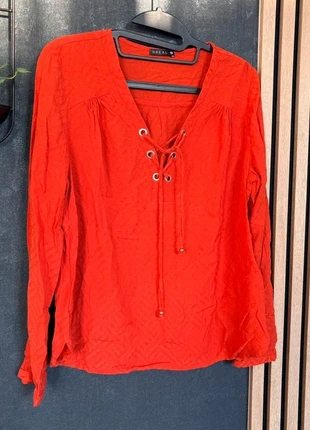 Blouse Bréal orange rouge taille L laçage col, marke: Bréal, zustand: Sehr gut, größe: L / 40 / 12, 6,39 €, 7,41 € inklusive Vinted-Käuferschutz