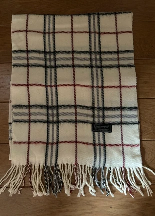 Écharpe Burberry 100% laine d’agneau, brand: Burberry, condition: Very good, €22.00, €23.80 includes Buyer Protection