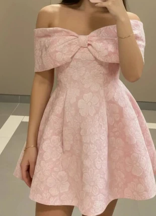 Robe courte bustier rose à fleurs avec grand nœud – élégante et féminine, marke: beina, zustand: Sehr gut, größe: S / 36 / 8, 38,90 €, 41,55 € inklusive Vinted-Käuferschutz