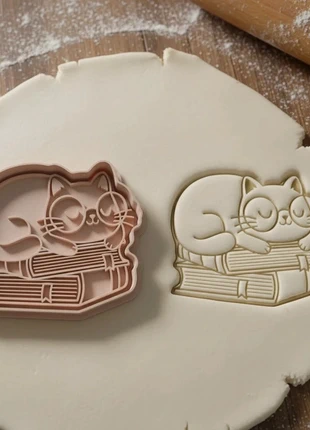 Emporte piece moule Cat Sleeping on Books Cookie Cutter, marke: sans marque, zustand: Sehr gut, 3,00 €, 3,85 € beinhaltet Vinted-Käuferschutz Pro