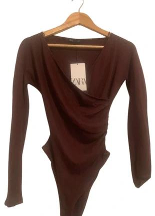 Body con sovrapposizione Zara s, marke: Zara, zustand: Neu, mit Etikett, größe: S / 36 / 8, 25,00 €, 26,95 € inklusive Vinted-Käuferschutz