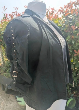 Veste courte noire femme – style goth rock alternatif avec rivets, taille L/XL, merk: Vintage Dressing, staat: Goed, maat: XL / 42 / 14, € 7,00, € 8,05 inclusief Kopersbescherming