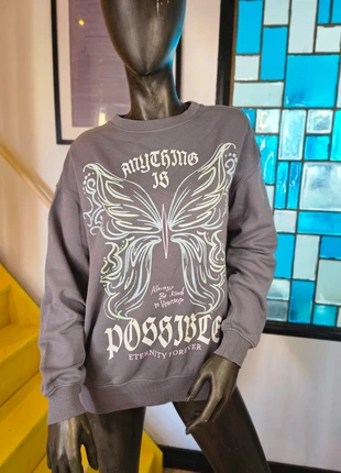 Sweat gris taupe - imprimé papillon - Femme - H&M - S, marke: H&M, zustand: Sehr gut, größe: S / 36 / 8, 6,00 €, 7,00 € inklusive Vinted-Käuferschutz
