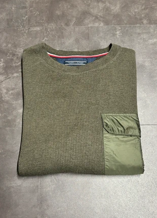 Pull ras de cou Tommy Hilfiger côtelé | Poche poitrine | Logo brodé | Taille L, merk: Tommy Hilfiger, staat: Heel goed, maat: L, € 24,00, € 25,90 inclusief Kopersbescherming
