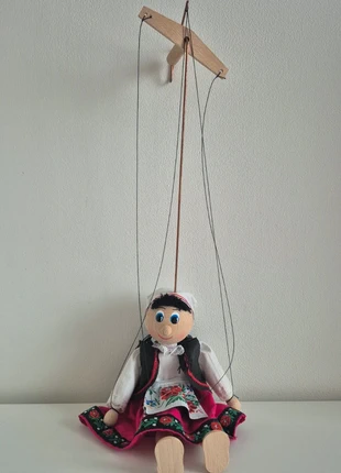 Marionnette articulée folk – poupée en bois traditionnelle, marque: Fabrication Artisanale, état: Très bon état, 15,00 €, 16,45 € Protection acheteurs incluse