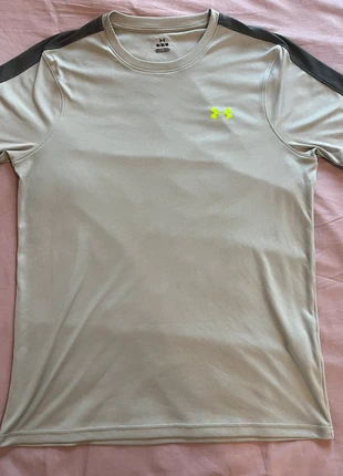 T-shirt under armour running | taille M | gris logo vert, brand: Under Armour, condition: Good, size: M, €11.00, €12.25 includes Buyer Protection