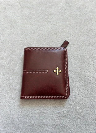 💼 Portefeuille vintage Y2K bordeaux avec croix dorée, marca: Vintage Dressing, estado: Muy bueno, 17,50 €, 19,08 € Protección al comprador incluida