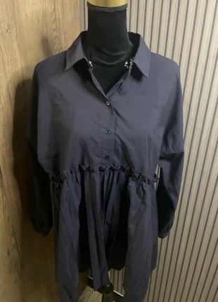 💙 Blouse Zara bleu marine – boutons devant & bas plissé 36, marque: Zara, état: Très bon état, taille: S / 36 / 8, 7,00 €, 8,05 € Protection acheteurs (Pro) incluse