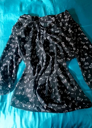 Blusa negra con estampado de mariposas, brand: Atmosphere, condizioni: Ottime, taglia: S / IT 40 / EU 36, €6.50, €7.53 include la Protezione acquisti