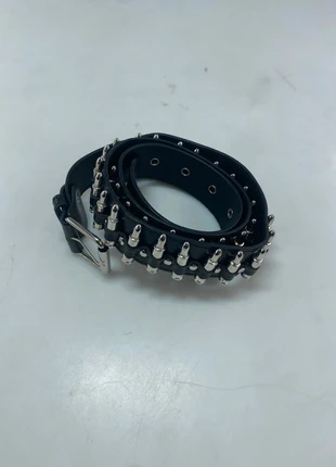 Ceinture Y2K Noire/Argenté Balle de fusils Taille 110Cm, marque: y2k, état: Très bon état, taille: Ajustable, 10,00 €, 11,20 € Protection acheteurs incluse