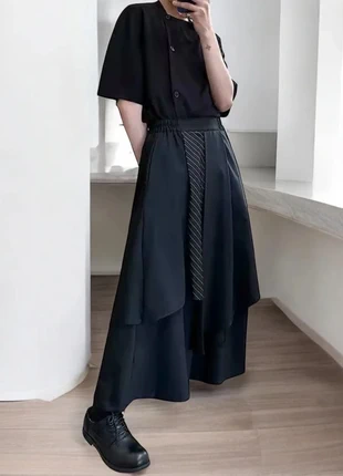 Pantalon asymétrique oversize, brand: Kuro muno, condizioni: Ottime, taglia: M, €45.00, €47.95 include la Protezione acquisti Pro