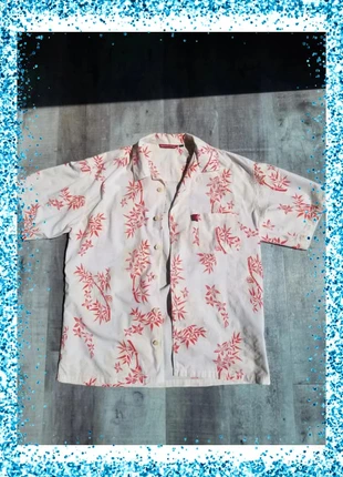 Chemise d été à manches courtes Quiksilver avec bouton en bois taille L, brand: Quiksilver, condition: Good, size: L, €22.00, €23.80 includes Buyer Protection