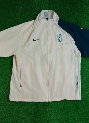 Vintage Juventus Nike Jacket Pink Navy M – Chaqueta vintage Juventus rosa azul Nike Talla M, brand: Nike, condizioni: Ottime, taglia: M, €59.00, €62.65 include la Protezione acquisti