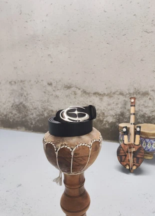 Vintage Black Belt with Bold Silver Statement Buckle Y2K Streetwear, marca: y2k, estado: Novo sem etiquetas, tamanho: 120 cm, €12.50, €13.83 inclui Proteção do Comprador