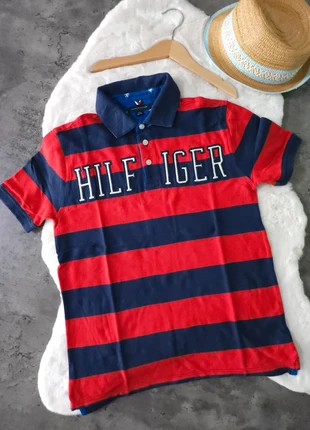 Gestreepte PoloShirt Tommy Hilfiger Maat 12/152, merk: Tommy Hilfiger, staat: Heel goed, maat: 12 jaar / 152 cm, € 10,00, € 11,20 inclusief Kopersbescherming Pro