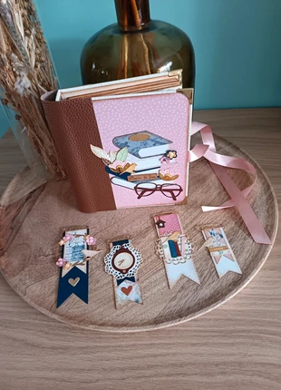 Coffret boîte livre avec papers clips assortis scrapbooking loisirs créatifs, marque: Scrapbooking, état: Très bon état, 10,00 €, 11,20 € Protection acheteurs incluse