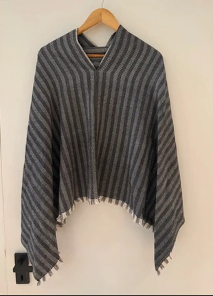 Poncho cape à rayures gris taille unique femme boutique Indépendante, marque: Boutique indépendante, état: Neuf sans étiquette, taille: Taille unique, 10,00 €, 11,20 € Protection acheteurs incluse