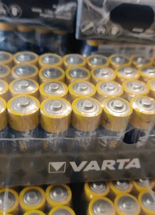 120 Piles AA Varta, brand: VARTA, condizioni: Nuovo con cartellino, €25.00, €26.95 include la Protezione acquisti Pro