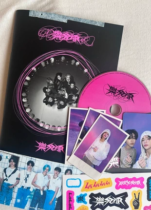Stray kids rockstar album, merk: Stray Kids, staat: Nieuw met prijskaartje, € 12,00, € 13,30 inclusief Kopersbescherming