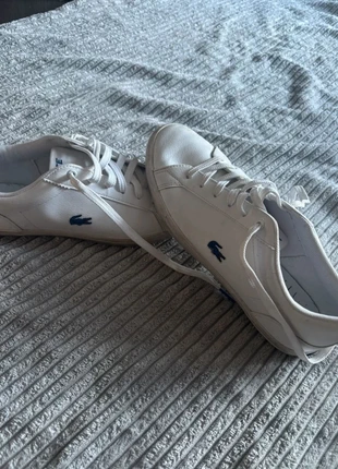 Basket Lacoste en très bon état taille 38, marque: Lacoste, état: Très bon état, taille: 38, 20,00 €, 21,70 € Protection acheteurs incluse