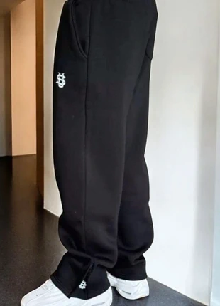 Jogging Y2K noir,  Taille M ou L, Neuf Logo brodé,  fermeture cheville, marque: y2k, état: Neuf sans étiquette, taille: M, 36,00 €, 38,50 € Protection acheteurs incluse