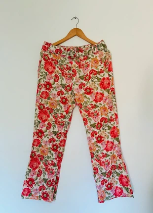 Pantalon fleuris femme de la marque Mango, brand: Mango, condition: Very good, size: L / 40 / 12, €15.00, €16.45 includes Buyer Protection