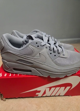 Nike air max 90 recraft triple grey, marque: Nike, état: Neuf avec étiquette, taille: 38,5, 85,00 €, 89,95 € Protection acheteurs incluse