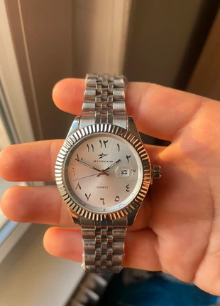 Montre arabicdial blanche type Seiko, marca: Quartz, estado: Novo com etiquetas, tamanho: 39–42 mm, €12.00, €13.30 inclui Proteção do Comprador