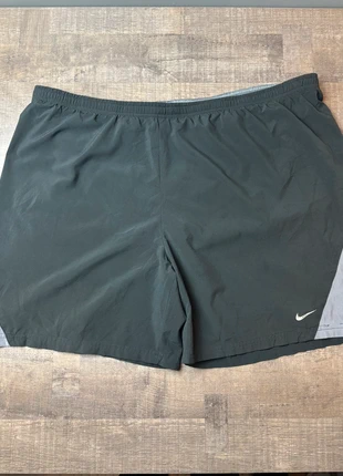 Short de sport, Nike noir Tissu fin, taille XL avec bande grise, marque: Nike, état: Très bon état, taille: XL, 12,00 €, 13,30 € Protection acheteurs incluse